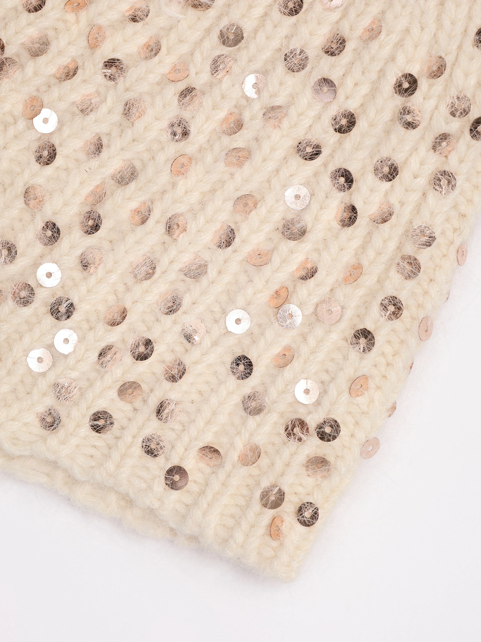 Шапка-ушанка с пайетками в ассортименте